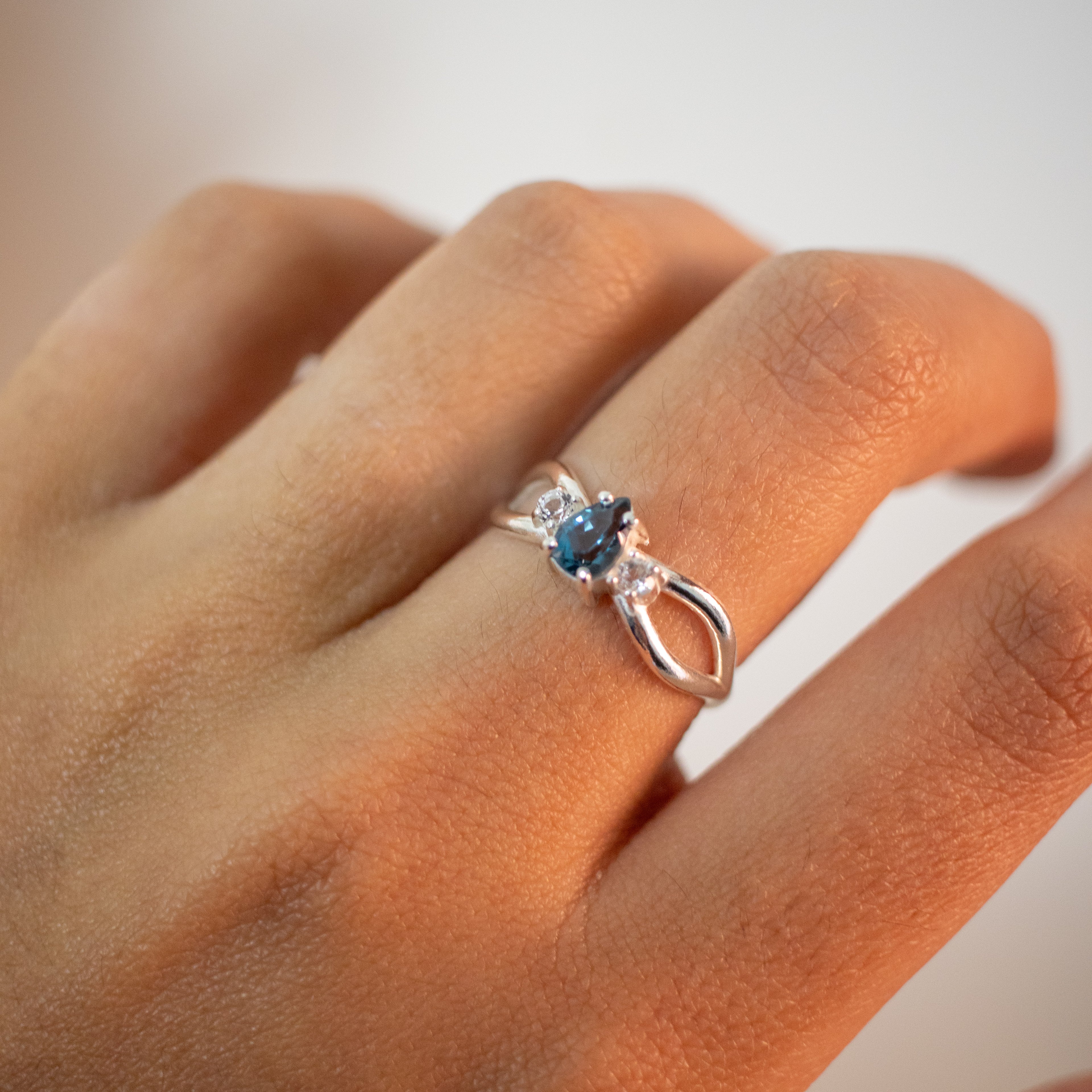 Anel de formatura História em prata 925 com pedra London Blue natural