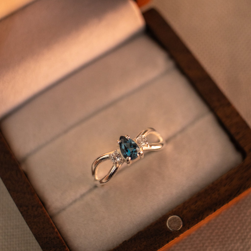 Anel de formatura História em prata 925 com pedra London Blue natural