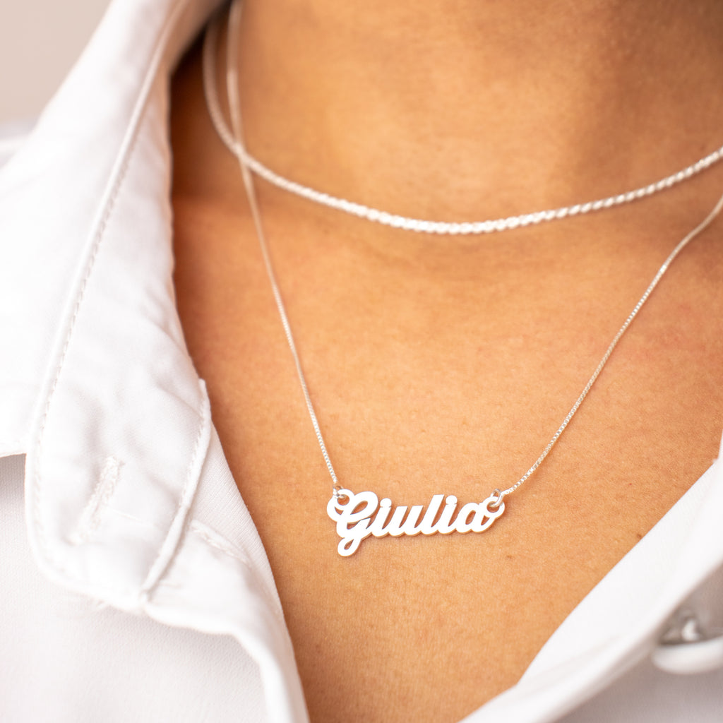 Colar personalizado com nome gravado em prata