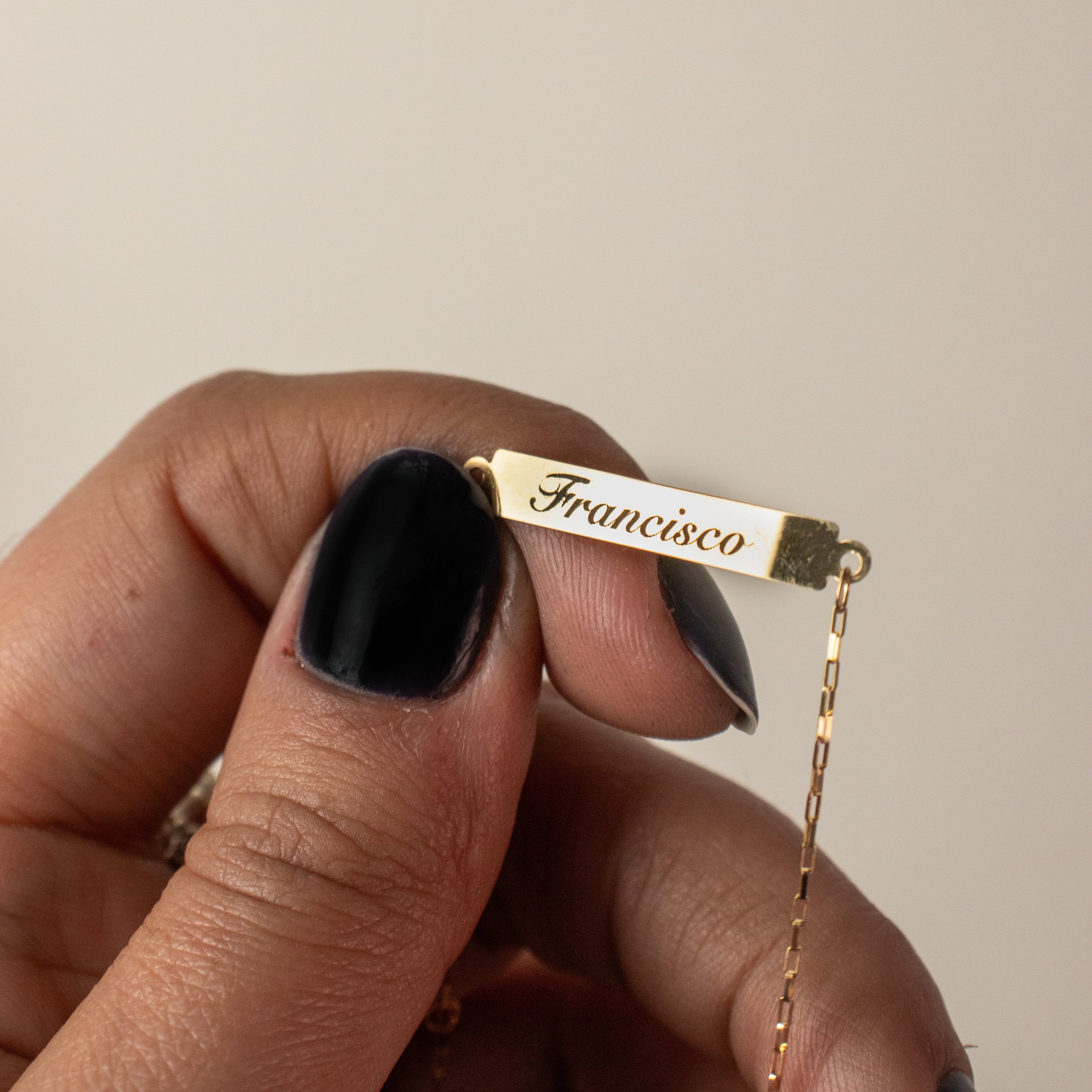 Pulseira bebê personalizada em ouro 18k com nome gravado