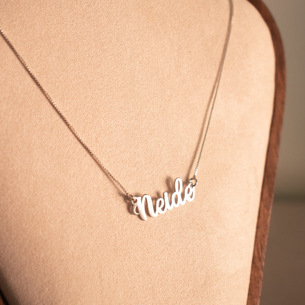 Colar personalizado com nome gravado em prata