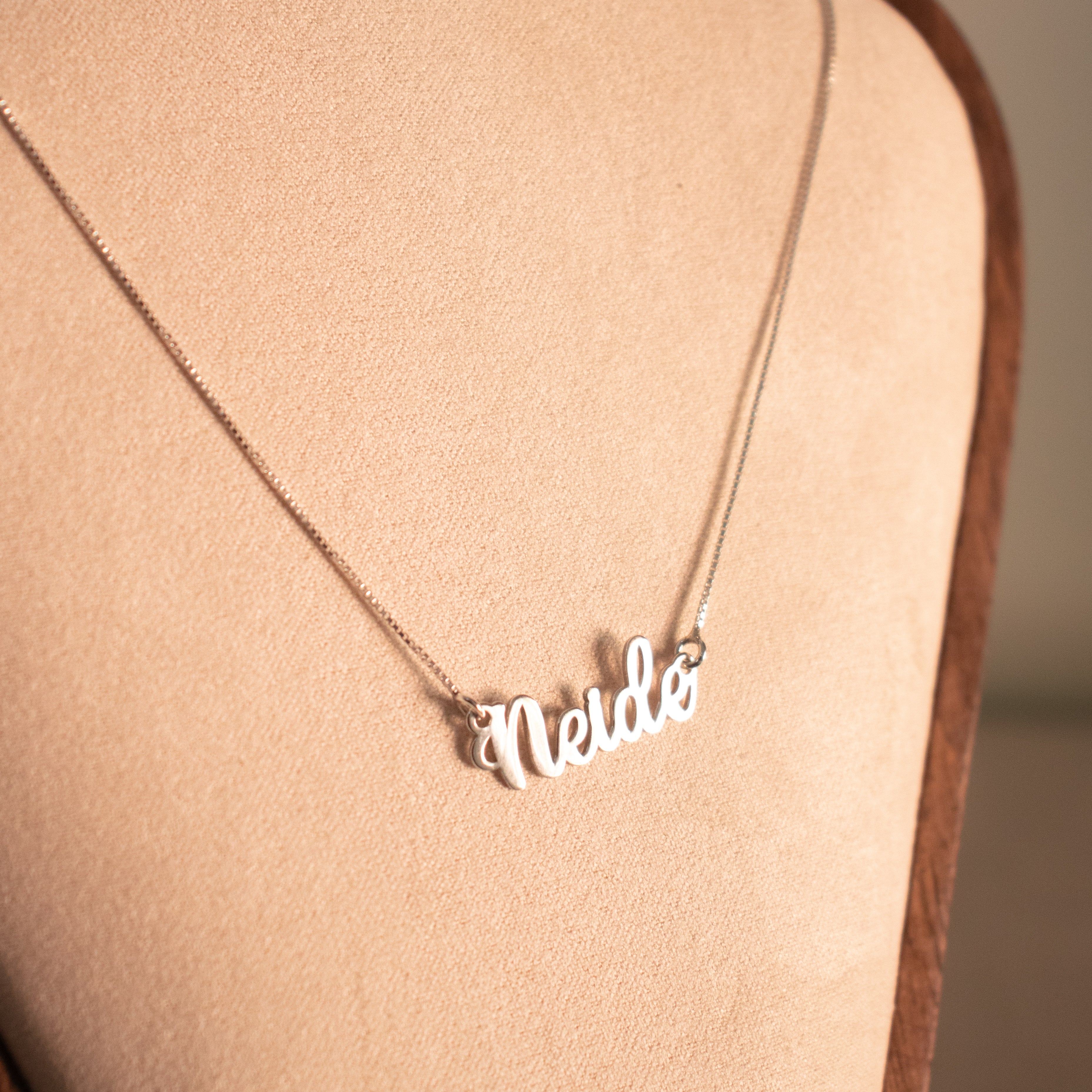 Colar personalizado com nome gravado em prata