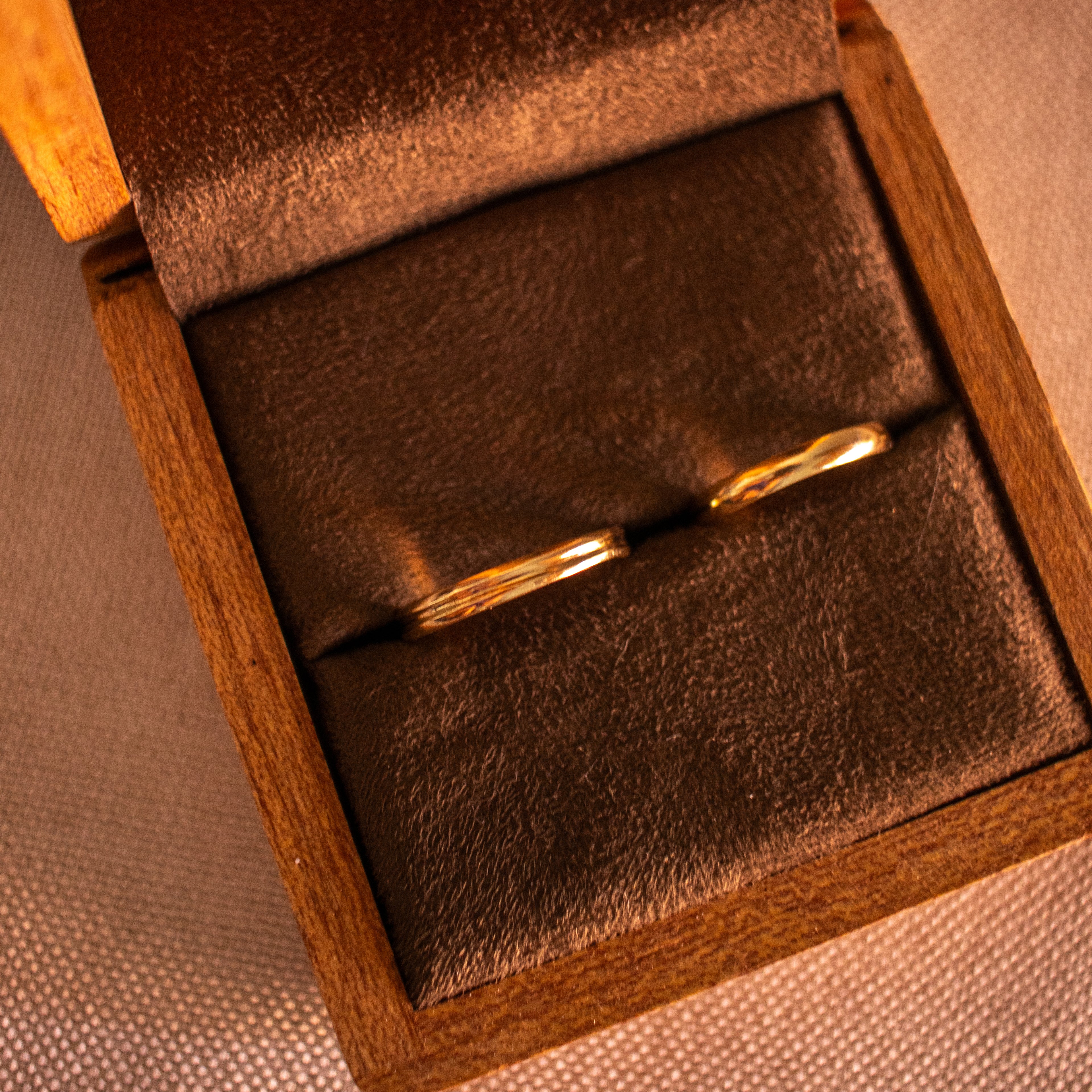 Par de alianças "Nós" em Ouro18k
