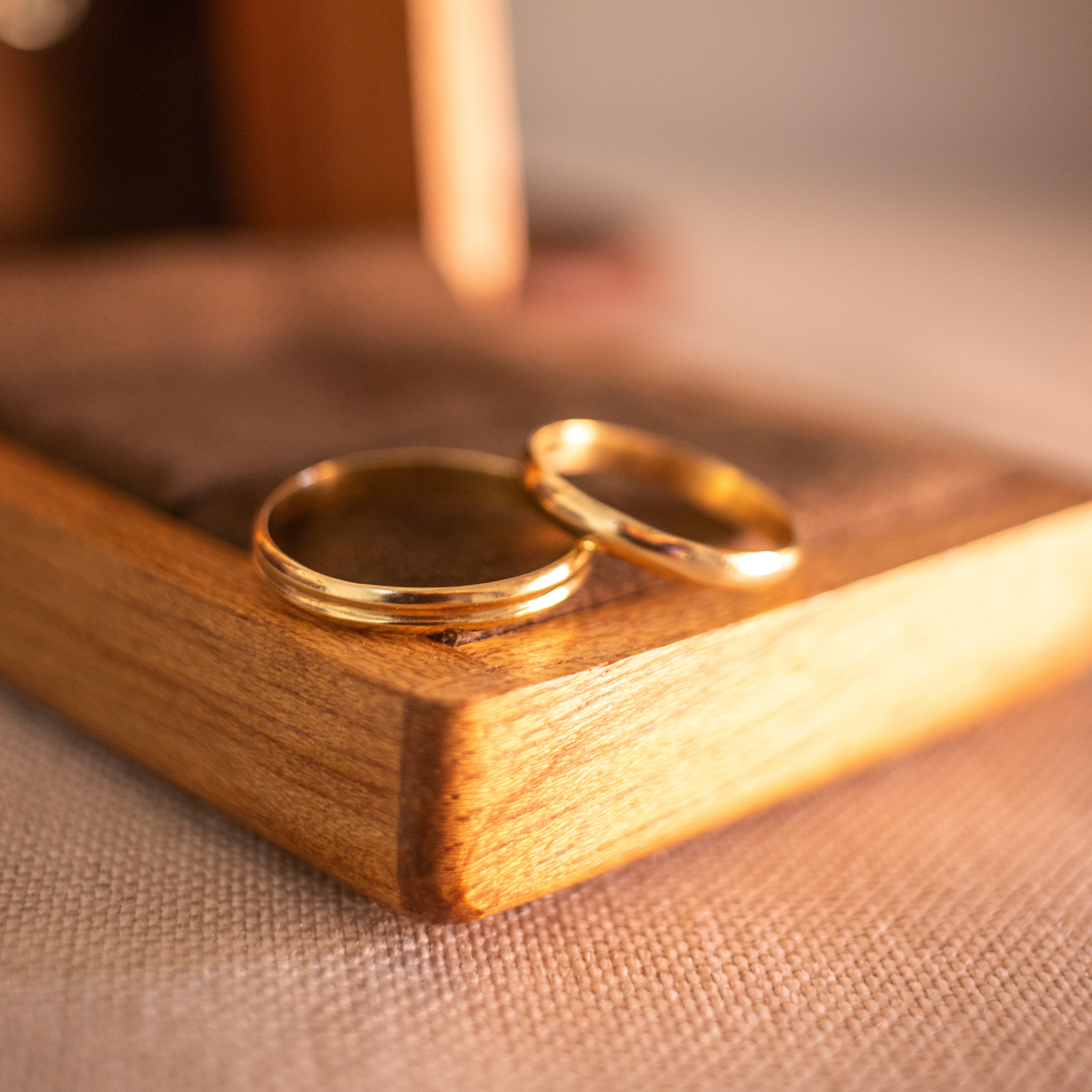 Par de alianças "Nós" em Ouro18k