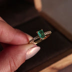 Anel Solitário Princess em Ouro18k com esmeralda e diamantes